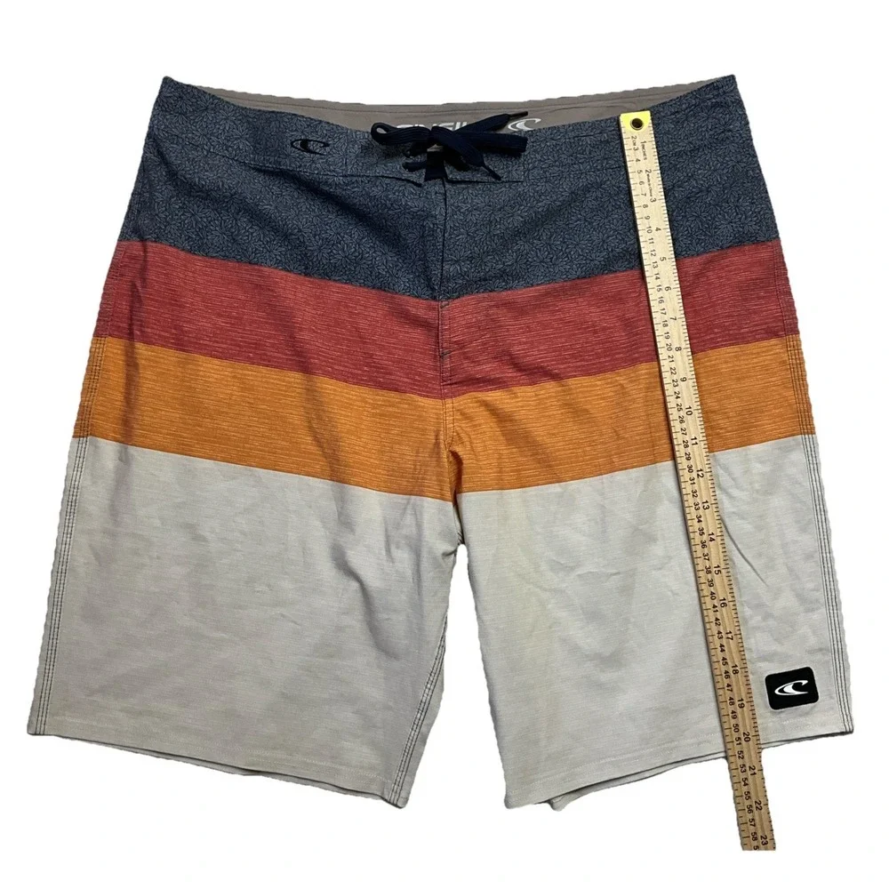 O'Neill Shorts Men Size 38